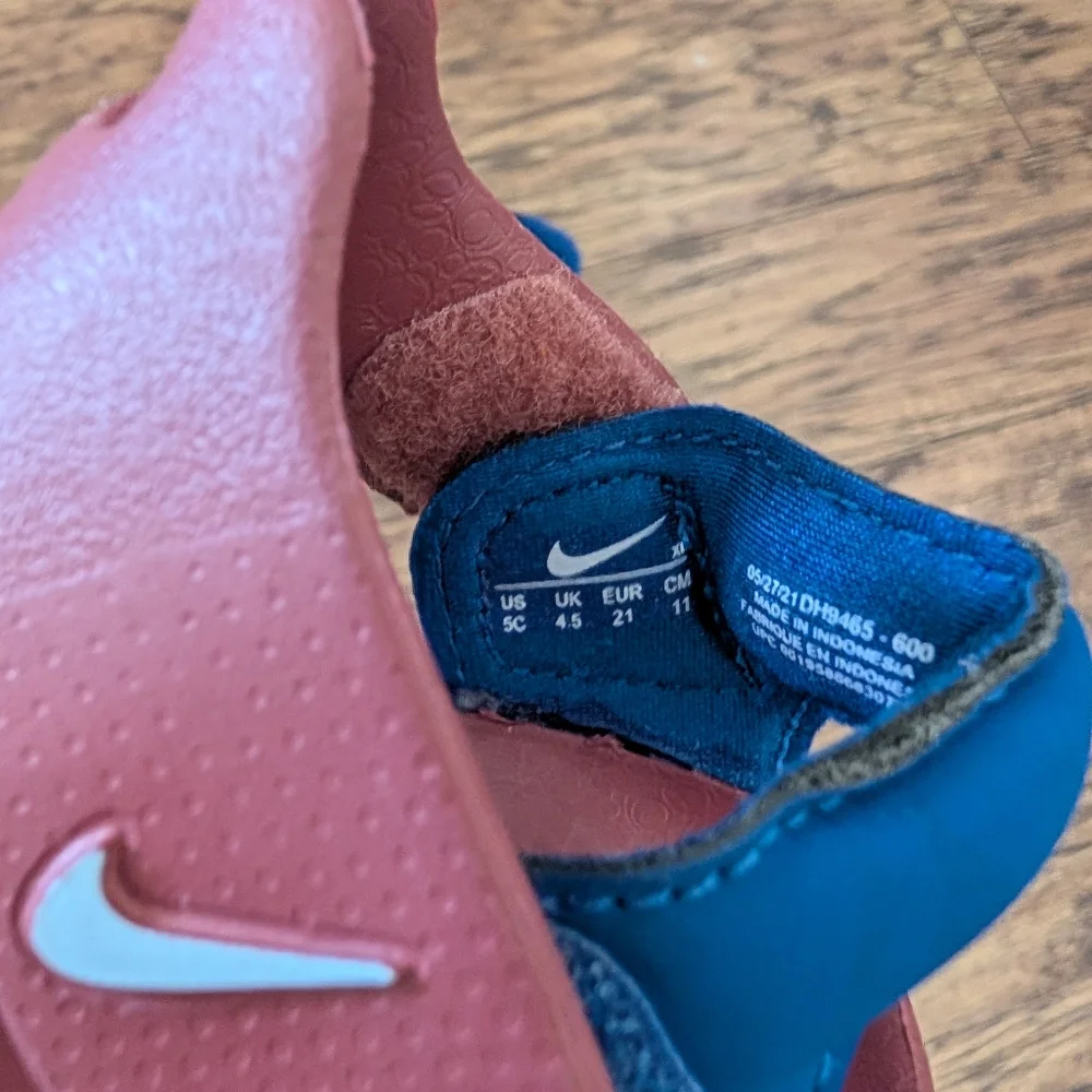 💥3/$24 Nike Sunray Red And Blue Sandal‎